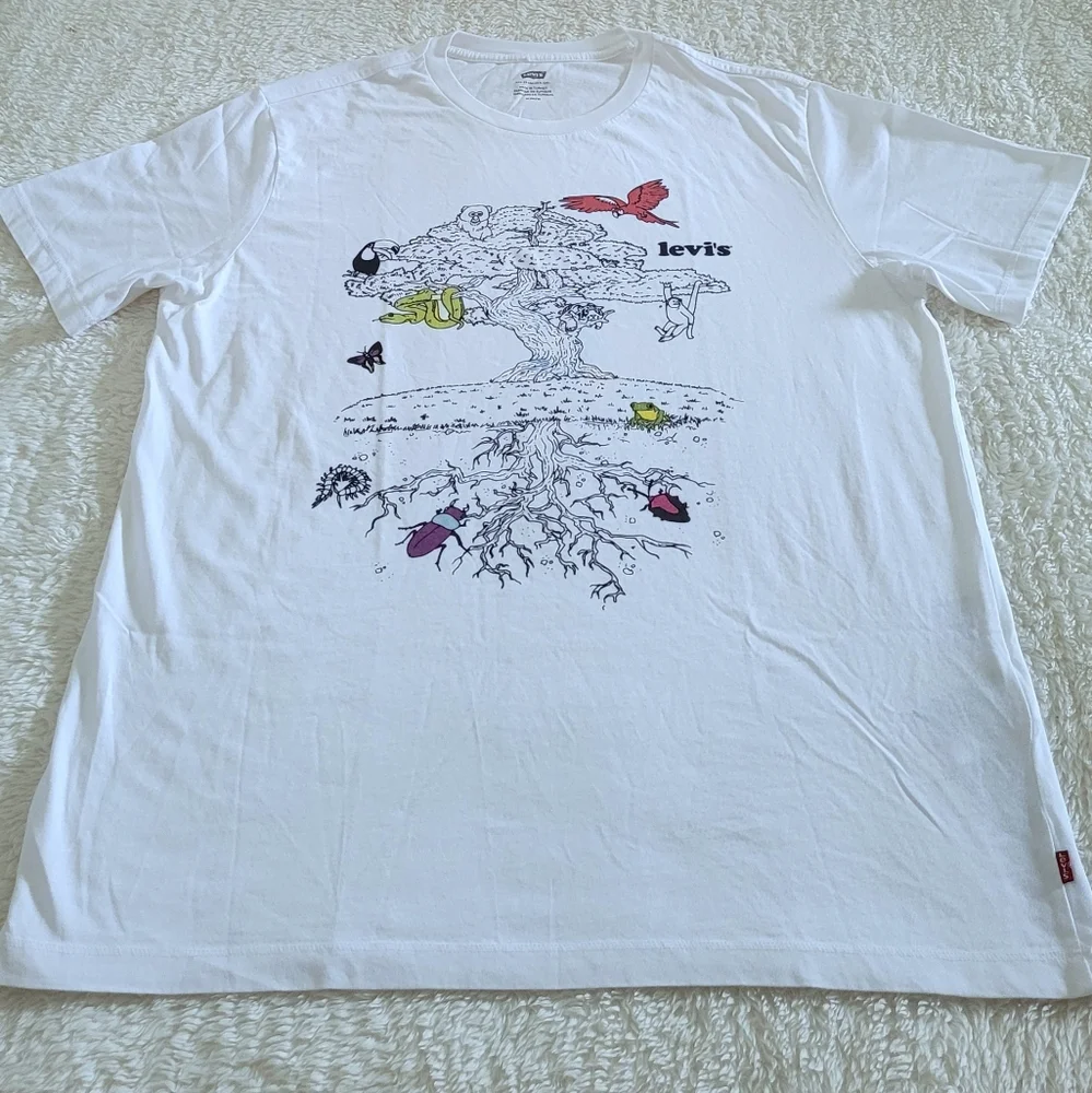 Levi's Tree🌳 Print Graphic Tee👕 - NWT